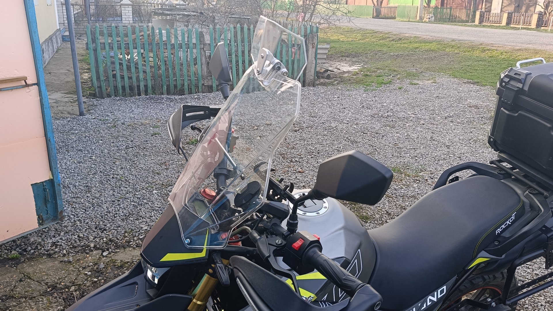 ROCKOT hound 250. Спойлер ветрового стекла. смотреть онлайн
