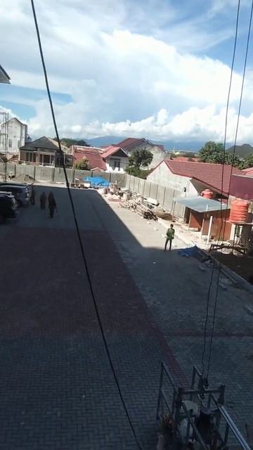 Area Parkir Premiere Hotel Shantika Kota Padang - Sumatera Barat. смотреть онлайн
