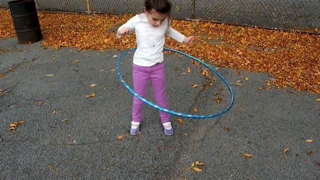 Hula Hoop outside смотреть онлайн