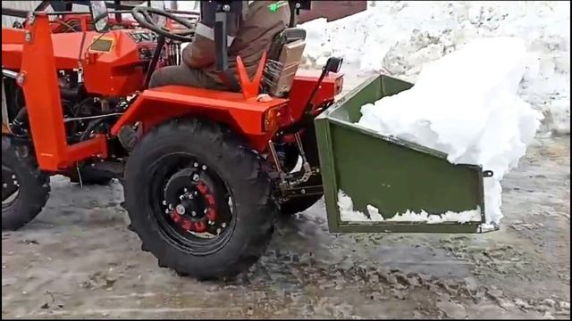 Процесс уборки снега Уральцем 2204 с задненавесным кузовом смотреть онлайн