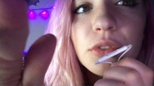 RoseASMR покалывание в наушниках и облизывание микрофона