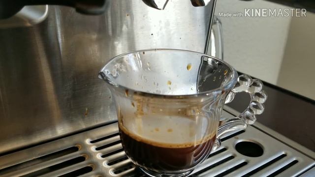 How to make Iced Caramel Coffee : Using Breville Barista Express - Iced Coffee смотреть онлайн