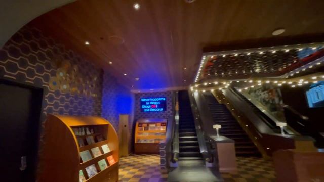 Park MGM Las Vegas Full Tour | Great Location on the Strip! смотреть онлайн