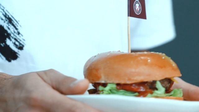 Grab Pyunik burger in Sport Cocktail Bar! смотреть онлайн