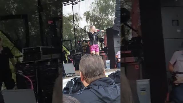 Melissa Naschenweng- Weißt eh- Donauinselfest 2019 смотреть онлайн