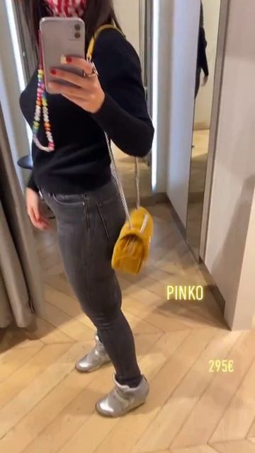 Pinko Mini Love Bag Puff Maxi Quilt en Velours shopping personal shopper Paris Galeries Lafayette смотреть онлайн