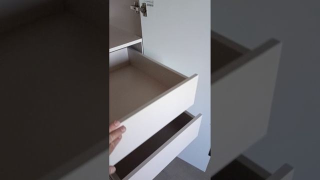 Распашной шкаф с фрезеровкой в нишу