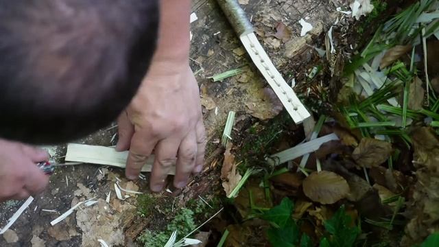 DIY Stinging Nettle Hand Broom / Swiss Army Knife Bushcraft Project / summer break смотреть онлайн