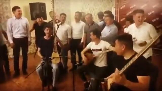 Уйгурская песня "Biznin nahshimiz" смотреть онлайн