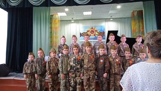 "Стоит на страже армия страны" Л.Горцуева смотреть онлайн
