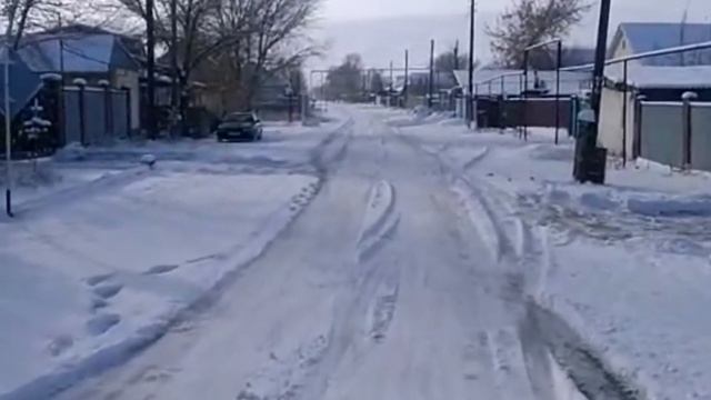 Как он радуется первому снегу/Не много улиц Узун Агача смотреть онлайн