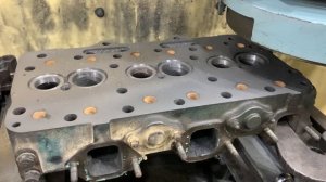 Техника шлифовки головки цилиндра двигателя.