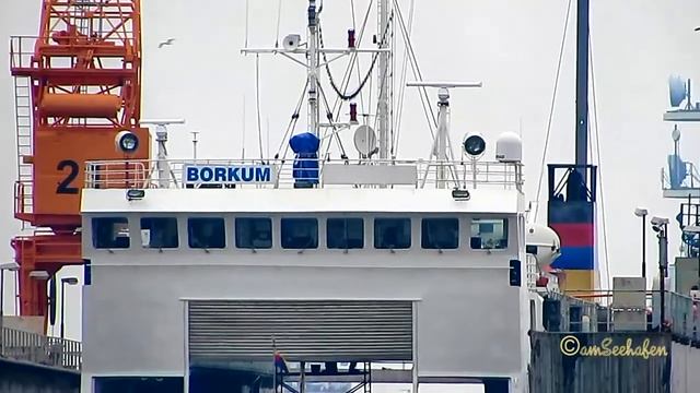 RMS WAHNHEIM and ferryboat OSTFRIESLAND in floating dock Emden Schwimmdock Dock смотреть онлайн