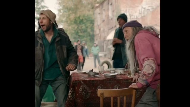 Девушки приветствуют мужчин, сериал 2 холма