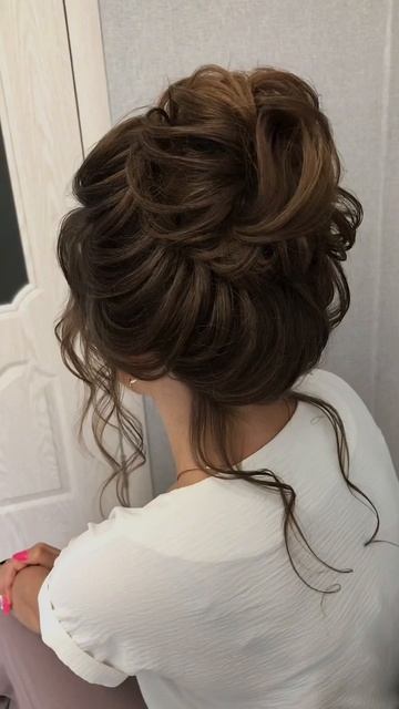 Красивая вечерняя прическа Высокий пучок смотреть онлайн