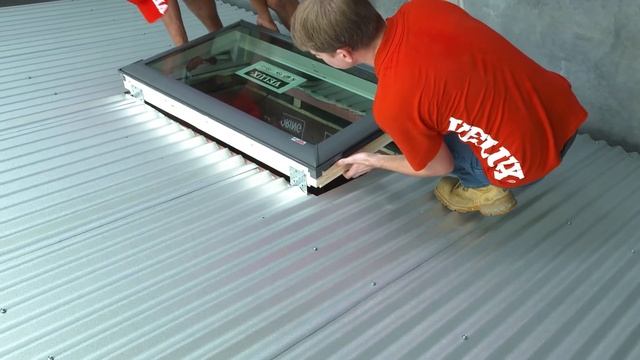 VELUX Installation Guide - corrugated iron + custom flashing смотреть онлайн