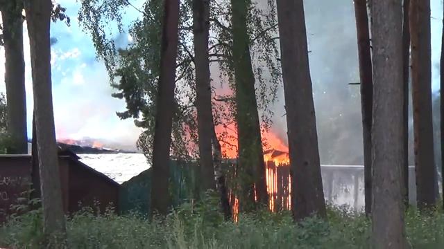 Пожар в Каугури на территории домоуправление смотреть онлайн