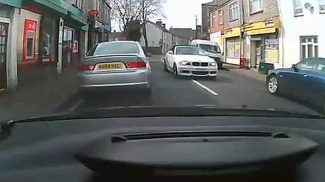 Awkward BMW drivers - stopping to chat in the iddle of the road смотреть онлайн