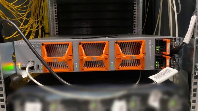 Juniper Networks Layer 3 Switch QFX5100-96S-AFI (RACKED) смотреть онлайн
