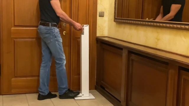Мобильный механический ножной диспенсер для дезинфицирующих средств. смотреть онлайн