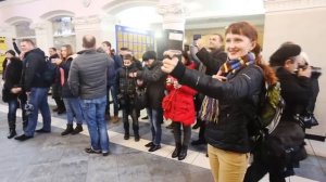 Флешмоб на вокзале в Запорожье  Весна на Заречной улице