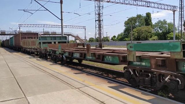 ВЛ8 - 1024 с грузовым составом смотреть онлайн