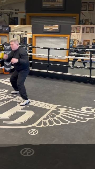 46-летний Рикки Хаттон смотреть онлайн