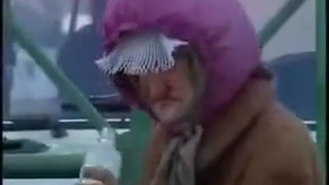 5 Бабуля на остановке орёт смотреть онлайн