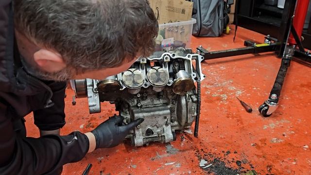 Kawasaki ZX9R Project - Episode 5 - Engine & Gearbox Teardown смотреть онлайн