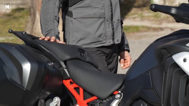 Ducati Multistrada V4 vs 1260 Enduro. TEST completo strada, offroad e pista! [ENGLISH SUB] смотреть онлайн