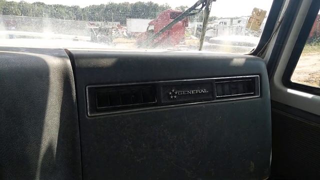GMC General at Truck salvage yard смотреть онлайн