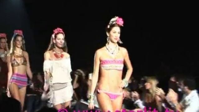 Melissa Satta: il gossip e l'amore per Vacchi смотреть онлайн