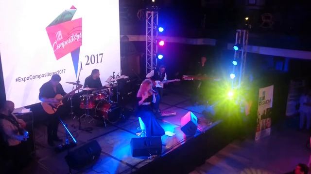 Erika Ender "Despacito" en su versión Original смотреть онлайн