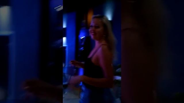 Моей подруге было лень и жаль меня снимать на камеру""но все жэ-джаз концерт в 5*отеле Львова смотреть онлайн