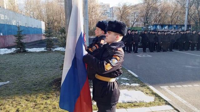 Поднятие флага РФ в Колледже полиции 14.04.2025 смотреть онлайн