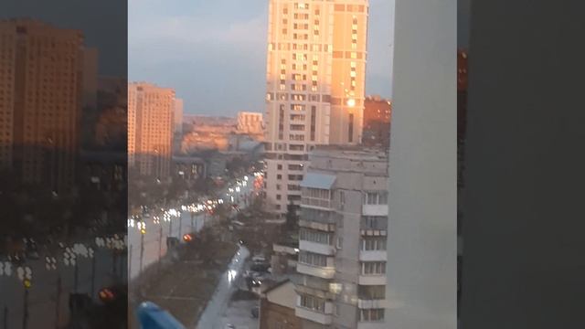 закат в городе.mp4
