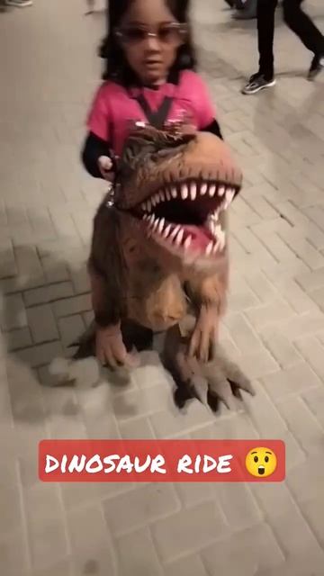 dinosaur ride ||small girl took dinosaur ride #dinosaur #dinosaurs world смотреть онлайн