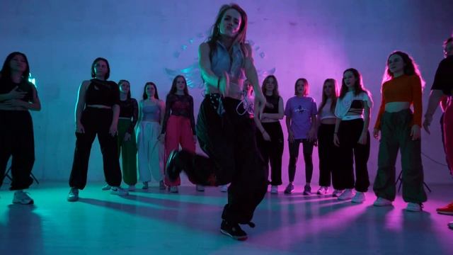 Мария Кержнер. Педагог по GIRLY HIP-HOP. ВТ/ЧТ 20:00. смотреть онлайн