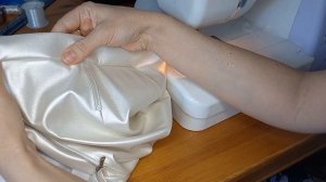 как сшить юбку из экокожи (обработка верха юбки поясом, подшивание подгибки низа потайным швом)