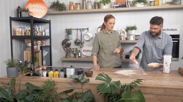 GARDU GARDU TV laida - Pyragaitis su plėšytos kiaulienos ir karamelizuotų svogūnų įdaru смотреть онлайн