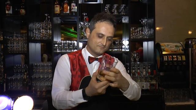 Osman mixt Spezial-Raki im Royal Dragon смотреть онлайн