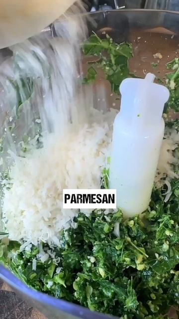 KOHLRABINUDELN MIT GRÜNEM PESTO смотреть онлайн