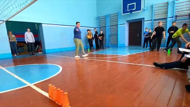 На спортивной площадке царили смех, шум и веселье, была проведена спортивная игра «Зарничка» смотреть онлайн