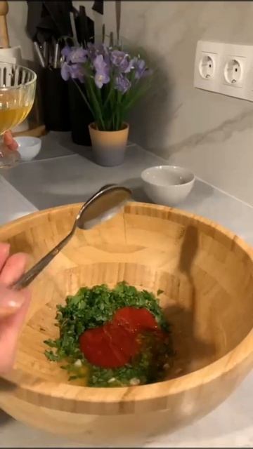 Женская кухня. // Куриные крылышки в апельсиновом соусе и запеченные овощи в панировочных сухарях. смотреть онлайн