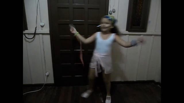 Shakira La la la Ft Carlinhos Brown- By Sophia Dina Coreografia. смотреть онлайн