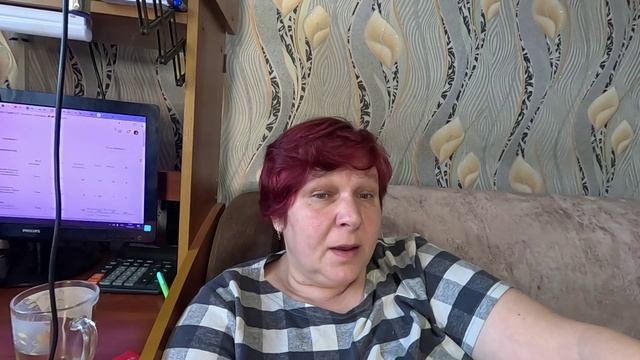 На то и заначка, чтобы из неё таскать... В теплице жара.. смотреть онлайн