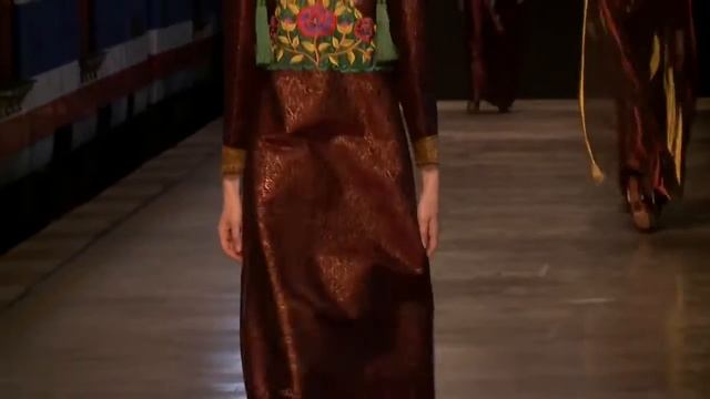 Anggia Handmade on Istanbul Modest Fashion Week 2016 смотреть онлайн