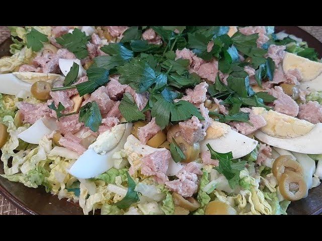САЛАТ с ТУНЦОМ консервированным. Простой рецепт за 5 минут. Эффектная подача и натуральная заправка