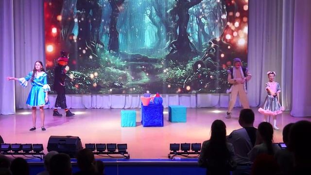 Алиса в стране чудес. Интерактивный спектакль для детей. Режиссер постановщик Ксенья Олейник