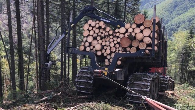 Форвардер KOMATSU 875 с лебедочным оборудованием смотреть онлайн
